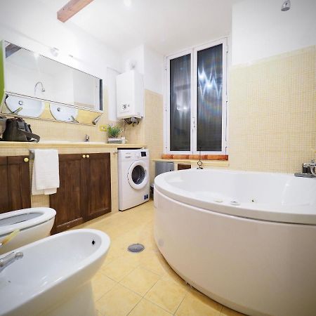 Dimora Delle Camelie Apartment Genoa Bagian luar foto